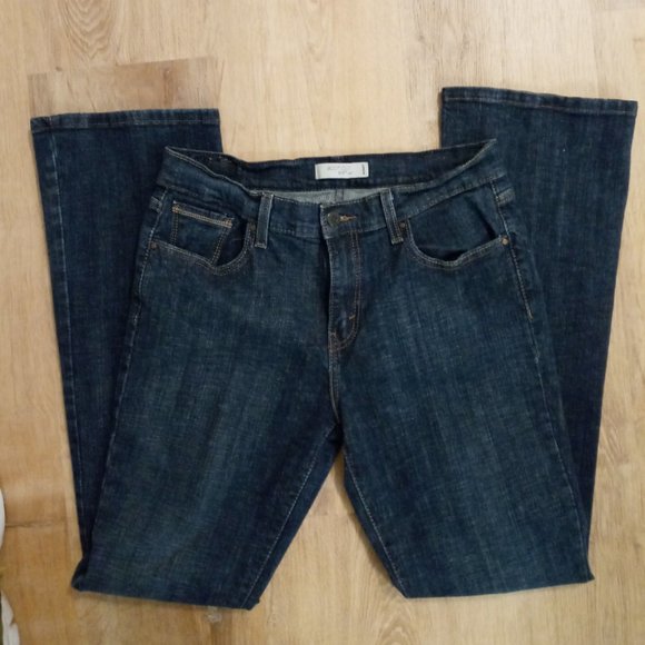 Levi's 10L - (Pre-loved) - Picture 2 of 11